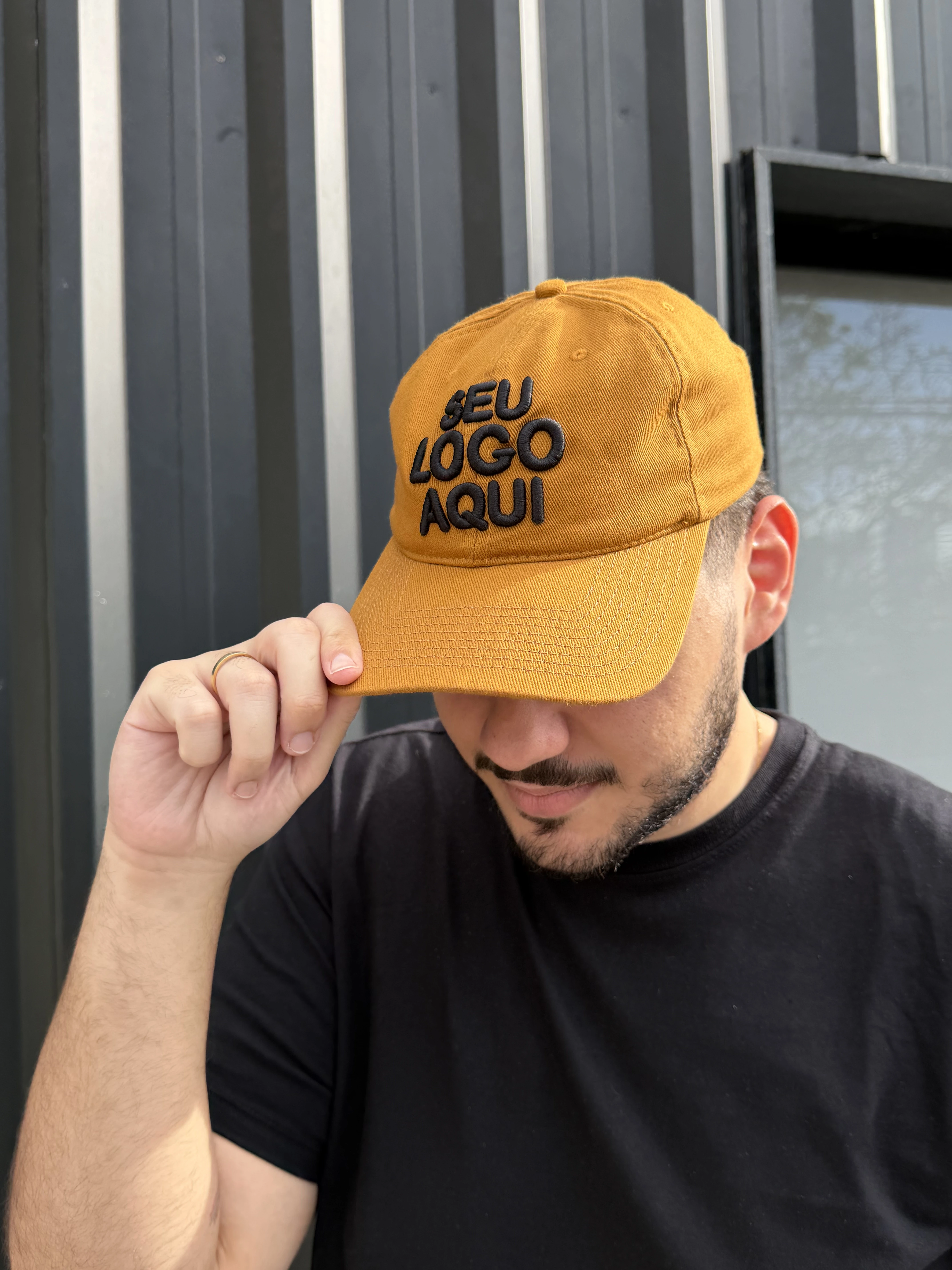 Produção de bonés personalizados em fábrica própria