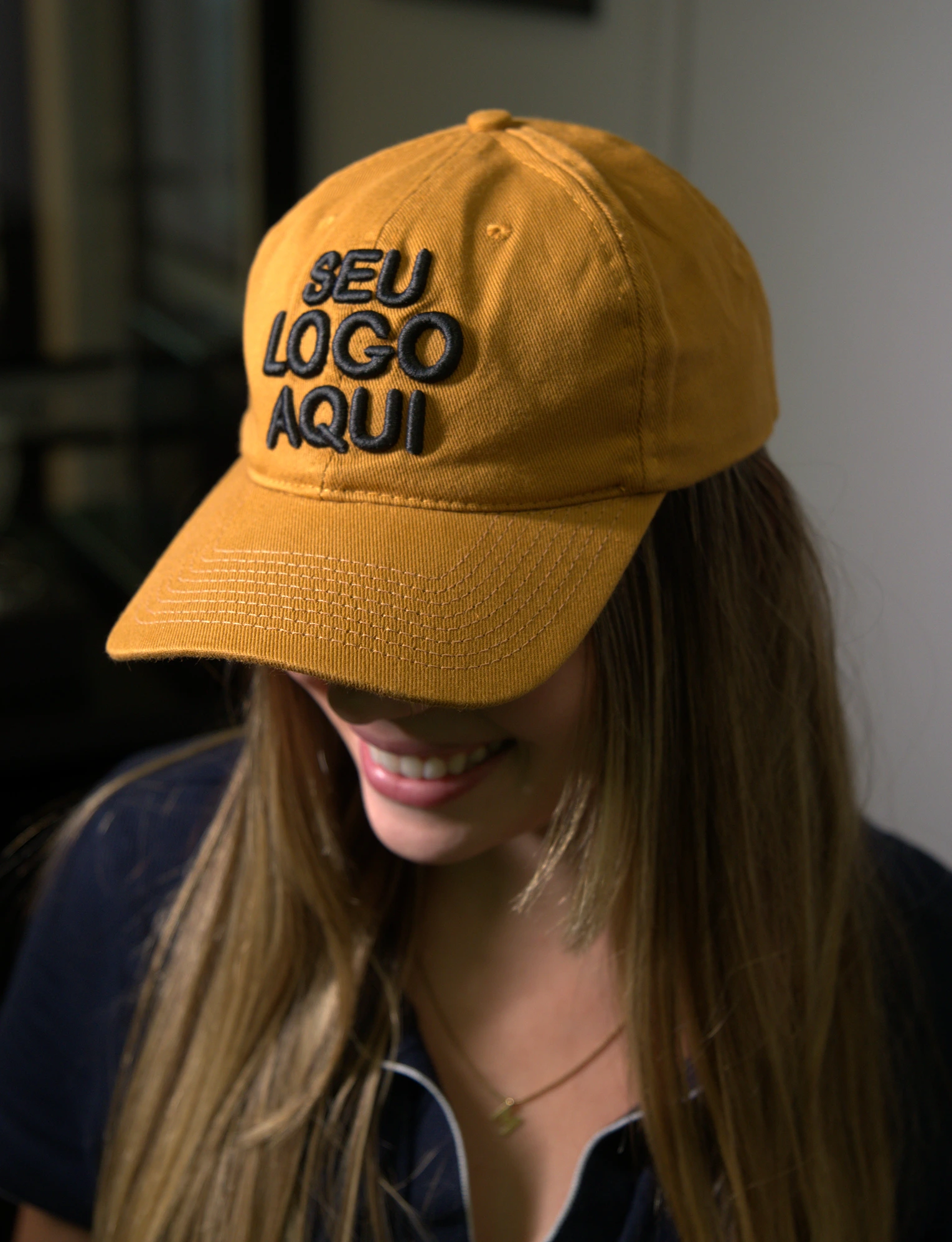 Bonés personalizados prontos na produção da Personalizze